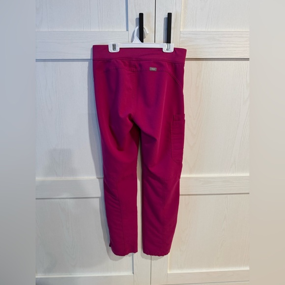 Figs Women’s Raspberry Sorbet Scrub Set-XS/tall Kade Cargo Pants; XXS Casma top - Picture 8 of 13